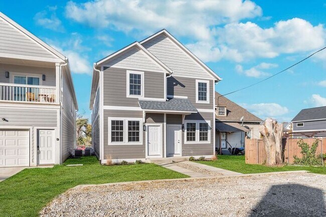 Building Photo - Beautiful New Construction in Monon Yard!