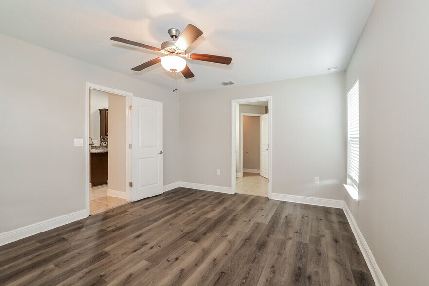 Building Photo - 2214 Angel Fish Loop