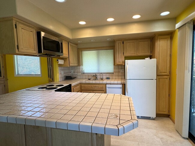 Building Photo - Scenic North Auburn Living – 1 bedroom 2-S...