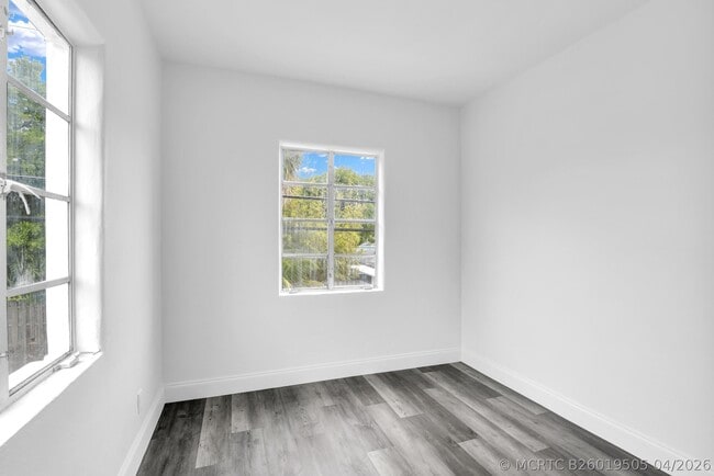 Building Photo - 820 N Dixie Hwy