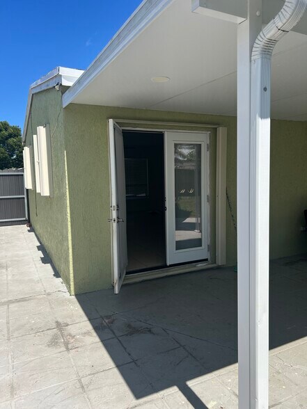 Building Photo - 1400 N 70th Way