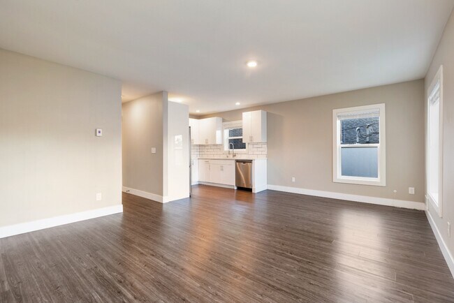Building Photo - Newly Renovated and Modern 2BR Apartments in Columbia City