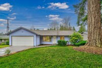 Building Photo - 3 bed 1.5 bath Rambler in Redmond