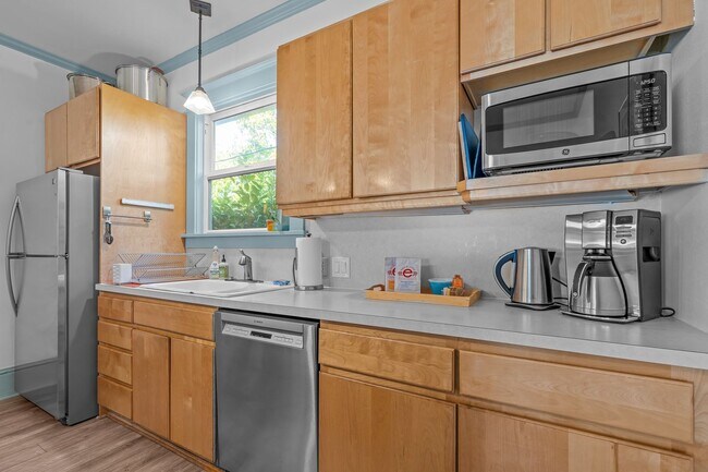 Building Photo - Charming Sabin Craftsman with Fenced Yard, Deck, and More!