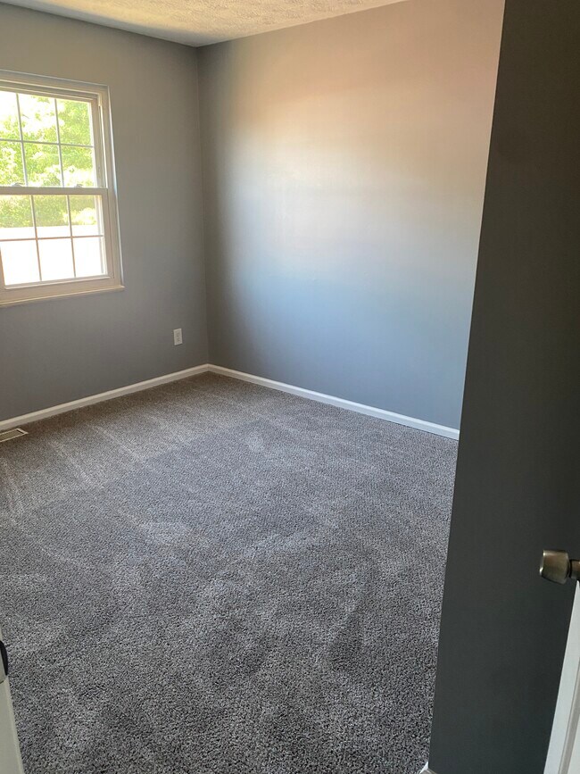 Building Photo - Sunbury Townhome