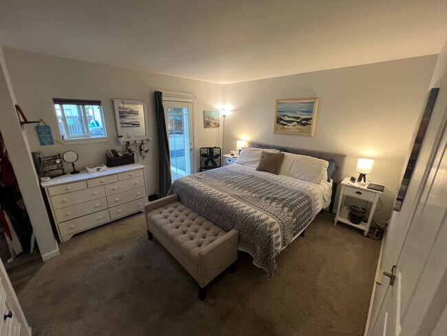 Building Photo - Gorgeous Single Story Home