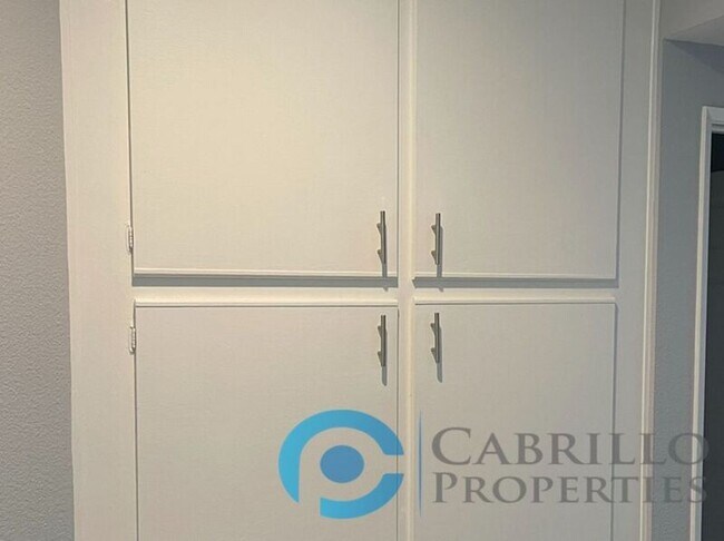 Building Photo - 640 Camino De Ln