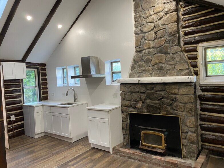 Primary Photo - 13 Alturas Rd