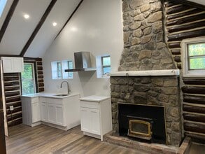 Building Photo - 13 Alturas Rd