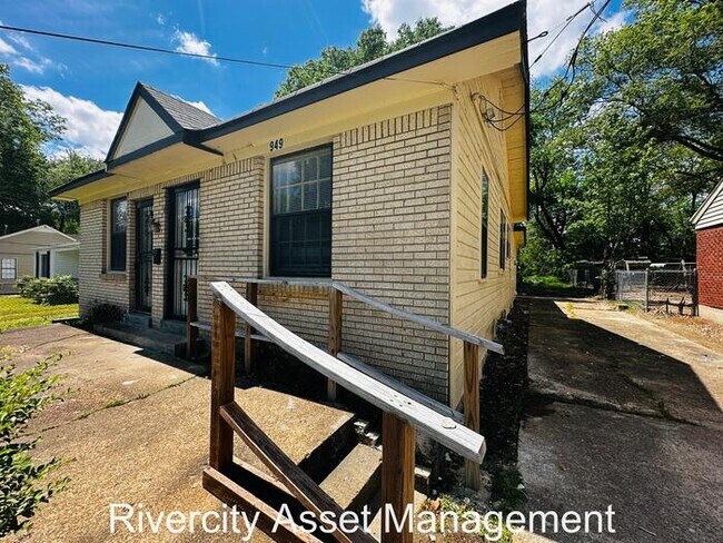 Building Photo - A Must See Nestled In The 38111 !!!!! HABL...