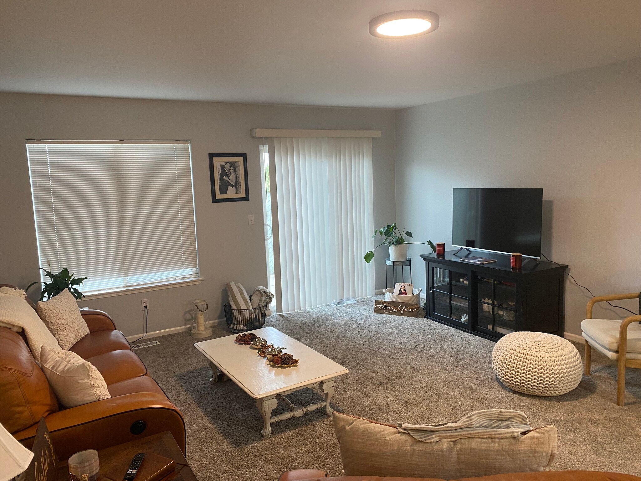 Living area with sliding doors connected to private balcony - 2122 Howard St