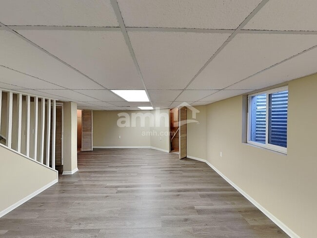 Building Photo - 1612 Lake Pointe Dr