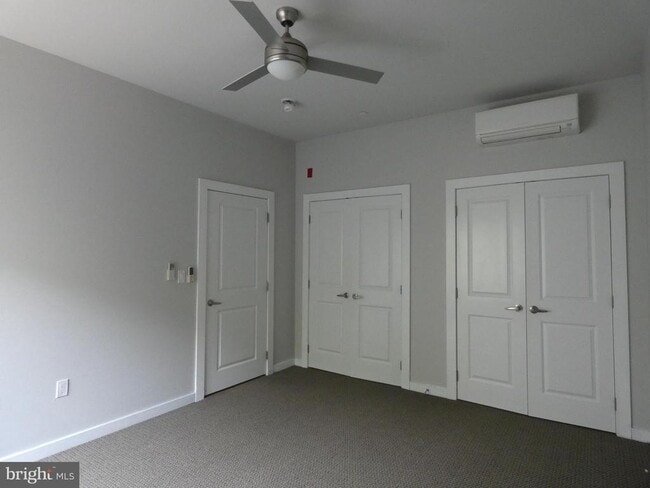 Building Photo - 3862 Lancaster Ave