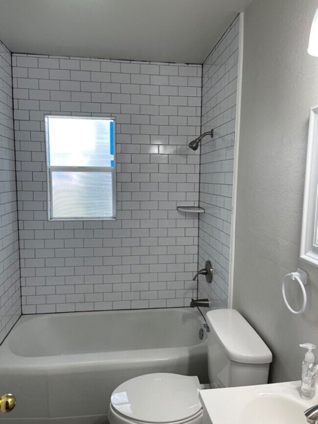 Building Photo - 120 N 26th St