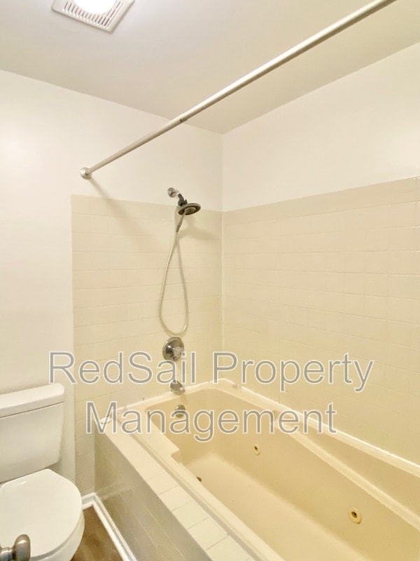 Building Photo - 839 Little Bay Ave