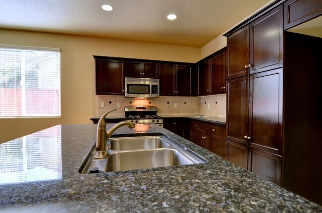Building Photo - Fantastic 3 Bedroom/2 Bath Harlan Ranch Patio Home for Lease