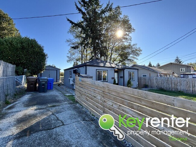 Building Photo - Charming 2 Bedroom Home for Rent in Tacoma...