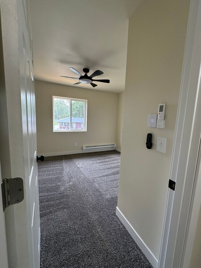 Building Photo - Valley View Estates C