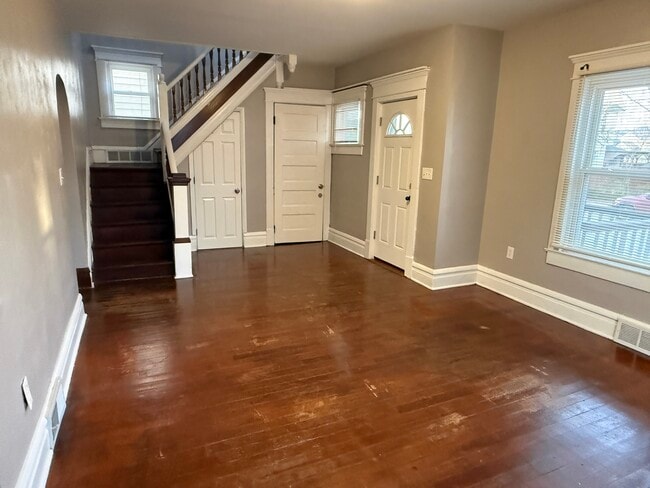 Building Photo - 429 Maple Ave