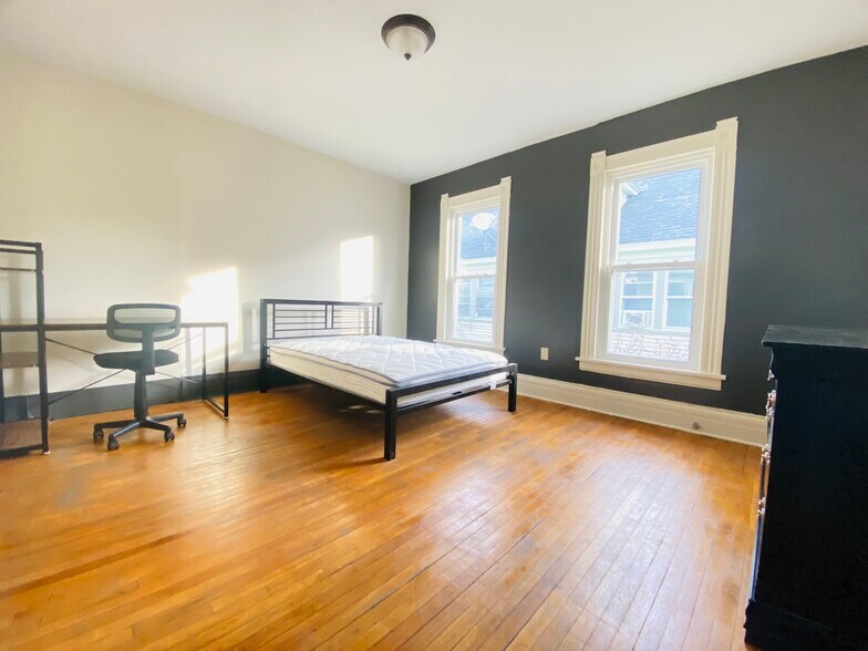 Building Photo - 1337 Madison St