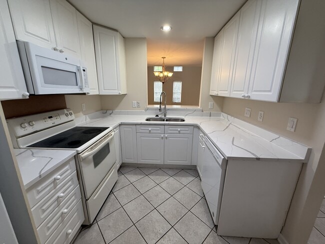 Building Photo - 505 Sunny Side Way