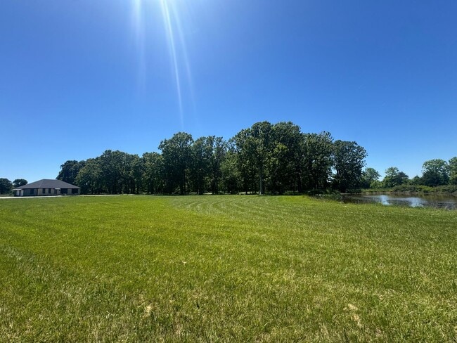 Building Photo - Home on 5 Private Acres with Gated Drive
