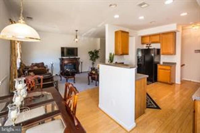 Building Photo - COMING SOON! June 1st - Beautiful Townhouse with 3rd Floor Master Suite!