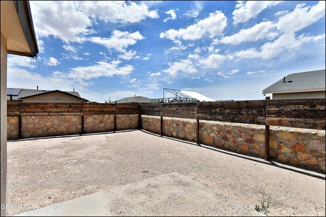 Building Photo - 916 Villa Seca Dr