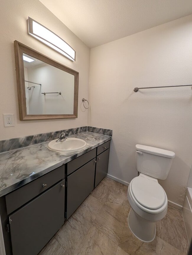 Building Photo - 1212-1214 E Boyd Ave