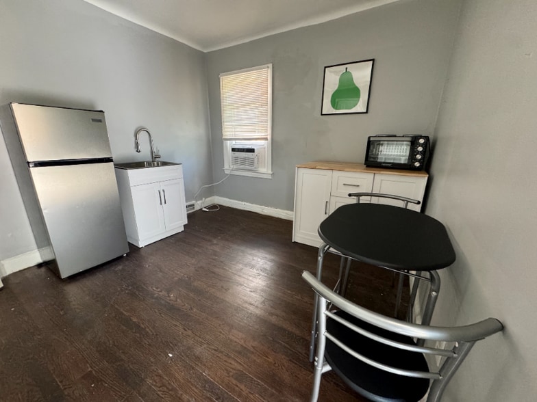 Building Photo - 5284 Devonshire Rd