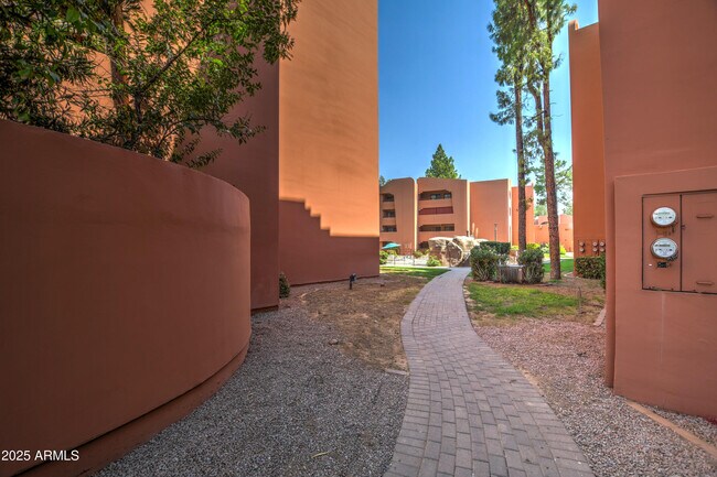 Building Photo - 4303 E Cactus Rd