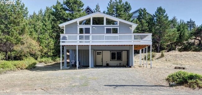 Primary Photo - Ocean Park 2 Bedroom Home - Property is Av...