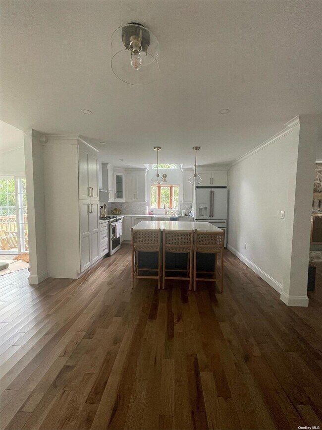 Building Photo - 255 Maple Ct