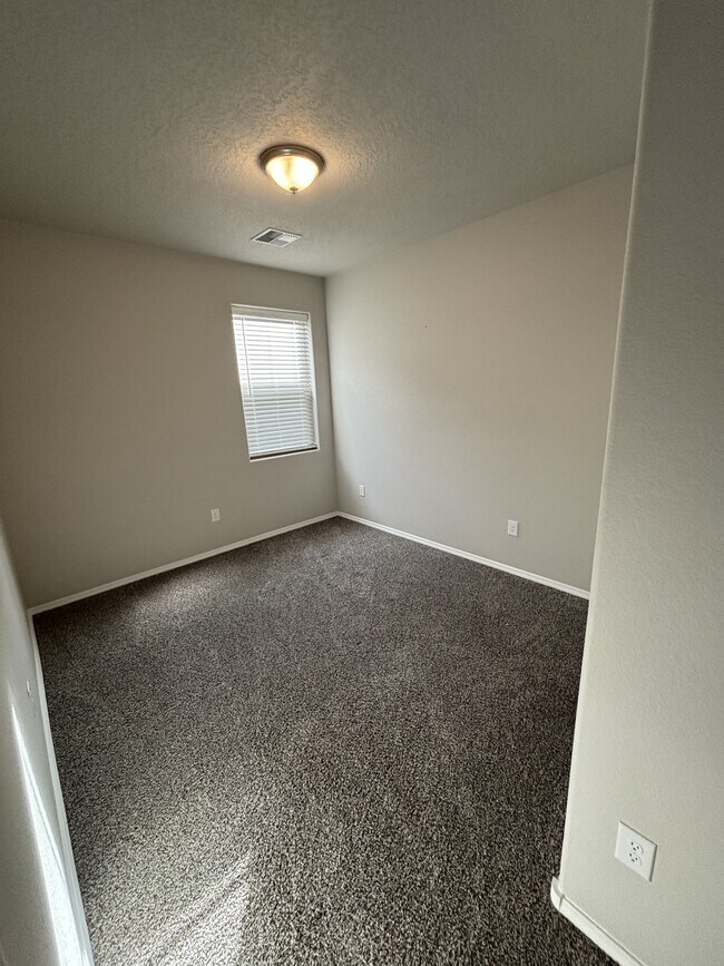 Building Photo - 4818 Mount Salas St NE