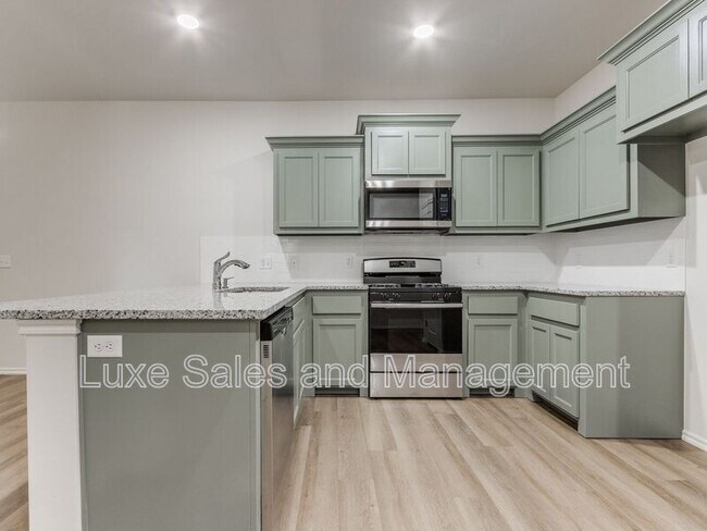 Building Photo - 1543 Pavy Pkwy