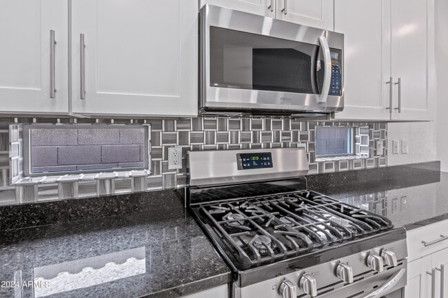 Building Photo - 5345 W Desert Hollow Dr