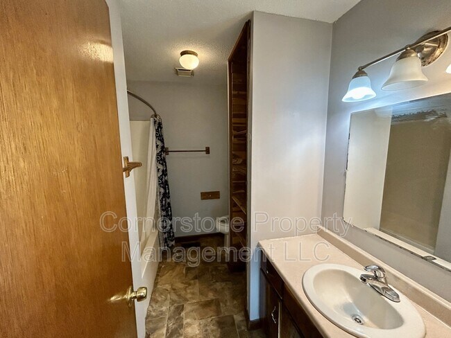 Building Photo - 719 Locust St