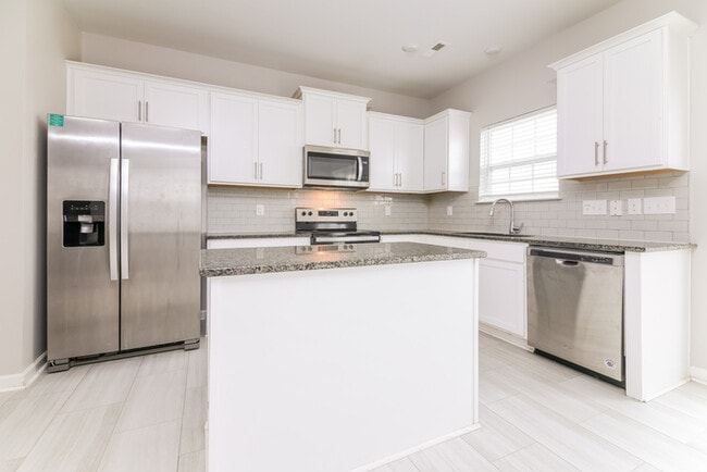 Building Photo - Bright 4-Bedroom Home in Clayton, NC