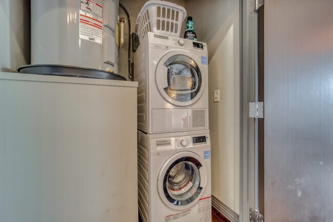 Building Photo - 500 S Ervay St