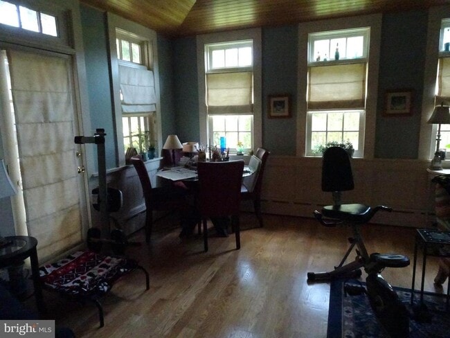 Building Photo - 411 Delaware St