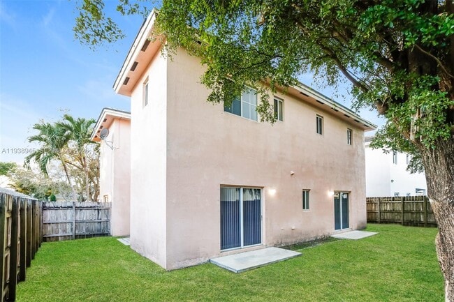 Building Photo - 377 NE 29th Terrace