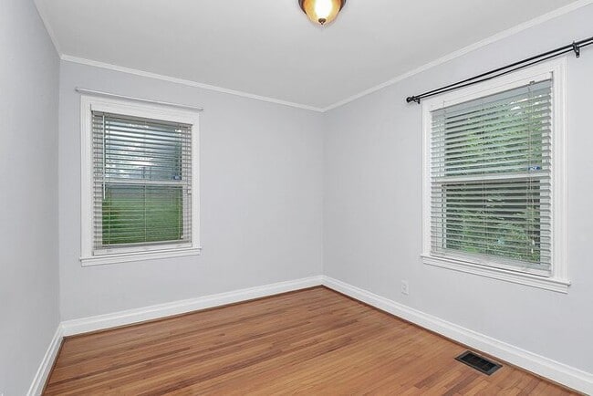 Building Photo - Charming 2BD/1BA Bungalow in Bradley Hills!