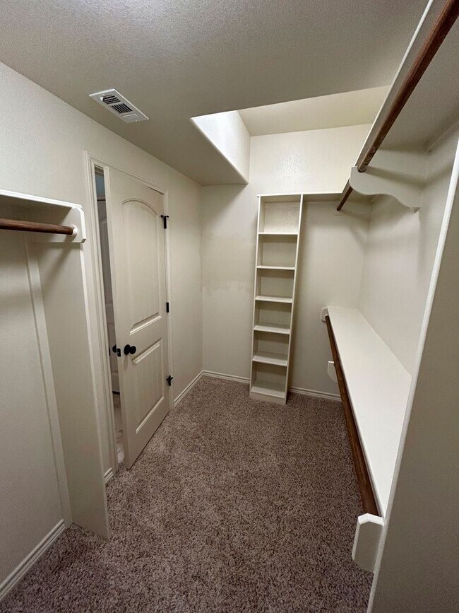 Building Photo - South College Station Townhome