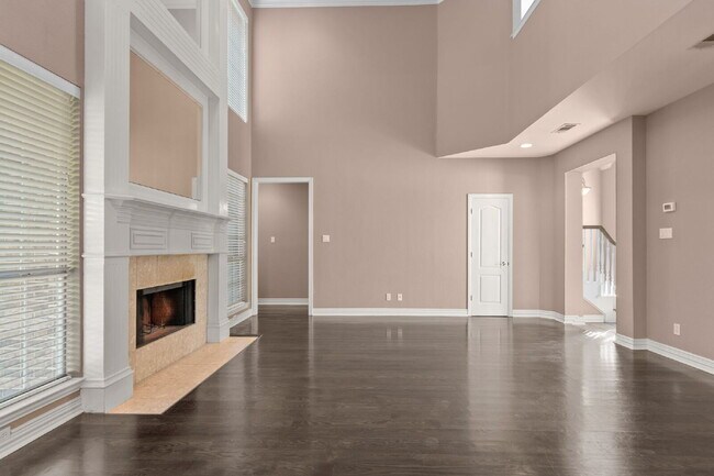 Building Photo - "Beautiful 4-Bedroom Home with Expansive D...