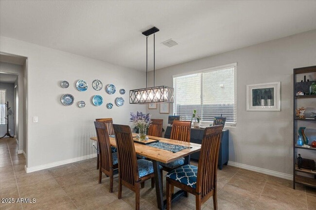 Building Photo - 2674 E Cherry Hill Dr