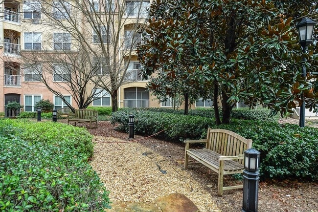 Building Photo - Brookhaven Condo