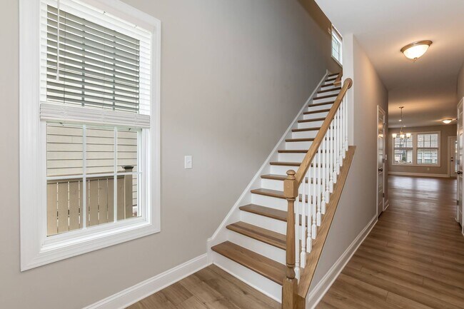 Building Photo - 1014 Greatland Rd