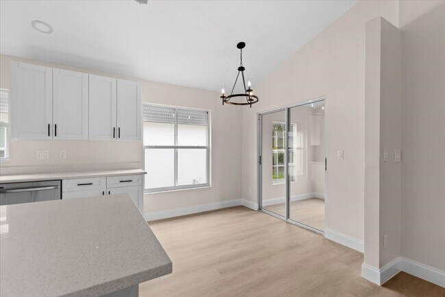 Building Photo - Sabal Springs Blvd