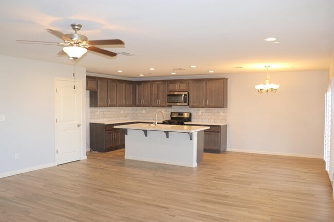 Building Photo - 1884 Clover Drive