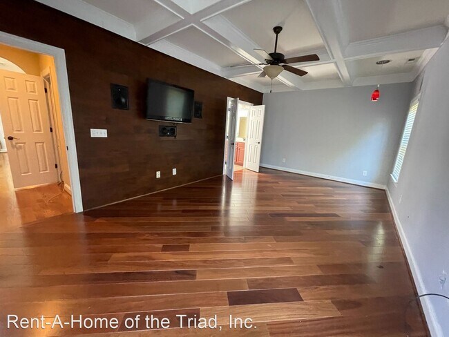 Building Photo - 3 br, 2 bath House - 1921 A Strathmore Drive